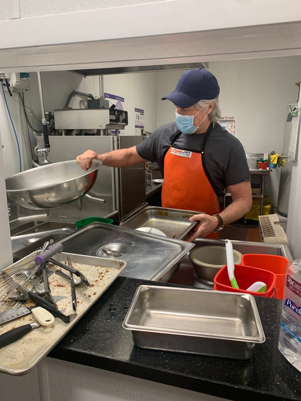 Jon Bon Jovi gets stuck in with the washing up at his JBJ Soul Kitchen