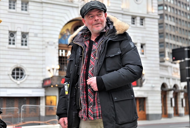 Victoria Big Issue vendor Roel pictured by fellow vendor Carlos Gonzalez Perez