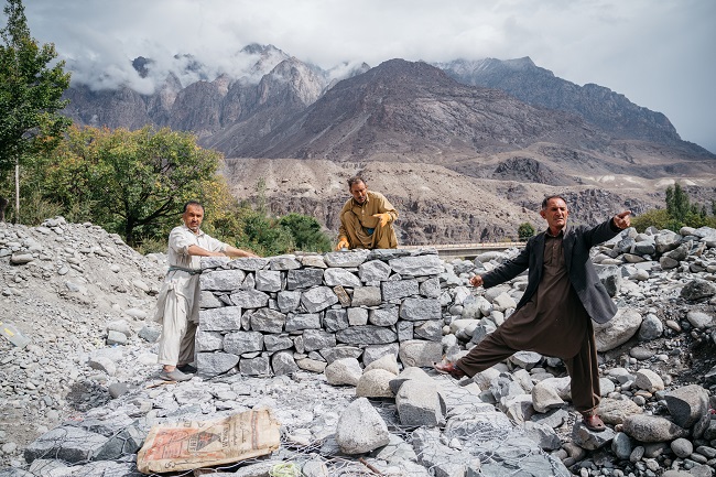 Volunteers at the AKAH project in Pakistan carry out work to protect villages from natural disasters