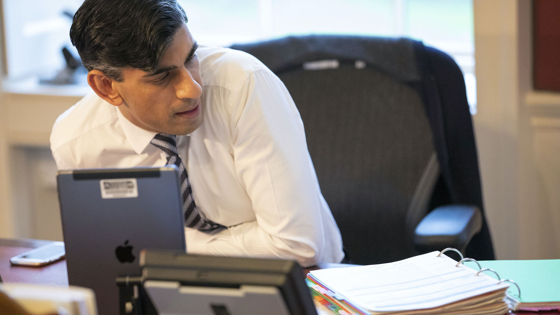 Rishi Sunak works at his desk