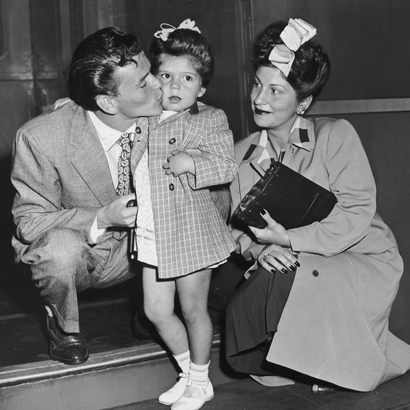 Nancy Sinatra with dad, the iconic Frank Sinatra.