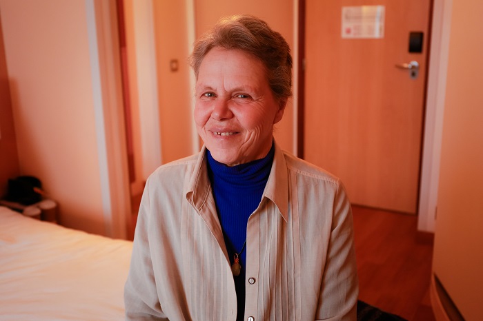 Laraine McHendrie-Décarie in a hotel