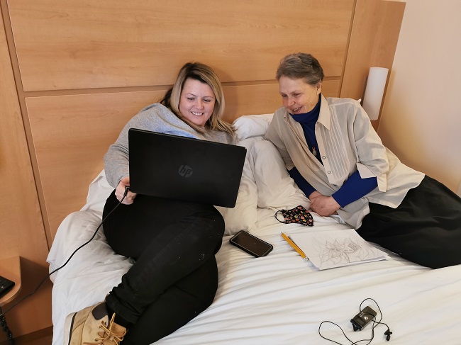 Vicki Mcgarrigle and Laraine McHendrie-Décarie in hotel