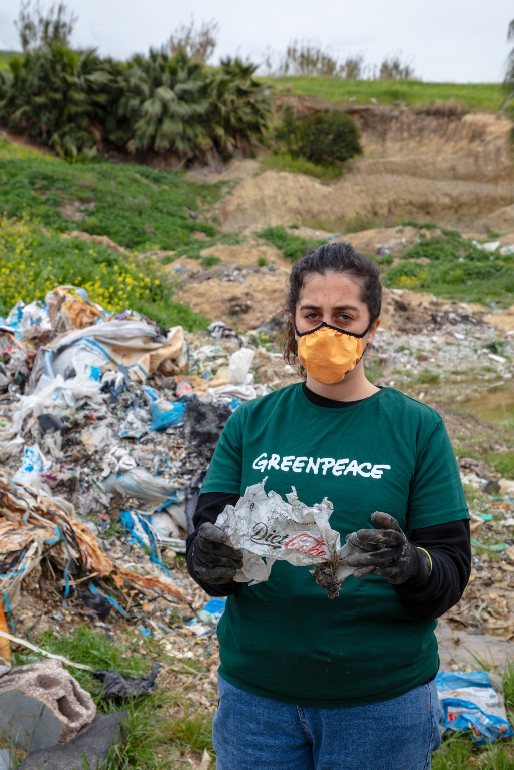 Adana Karahan Investigation into plastic waste that is dumped and burned in Turkey. The team found plastic packaging from UK, German and global food and drinks brands and supermarkets. Image credit: Greenpeace