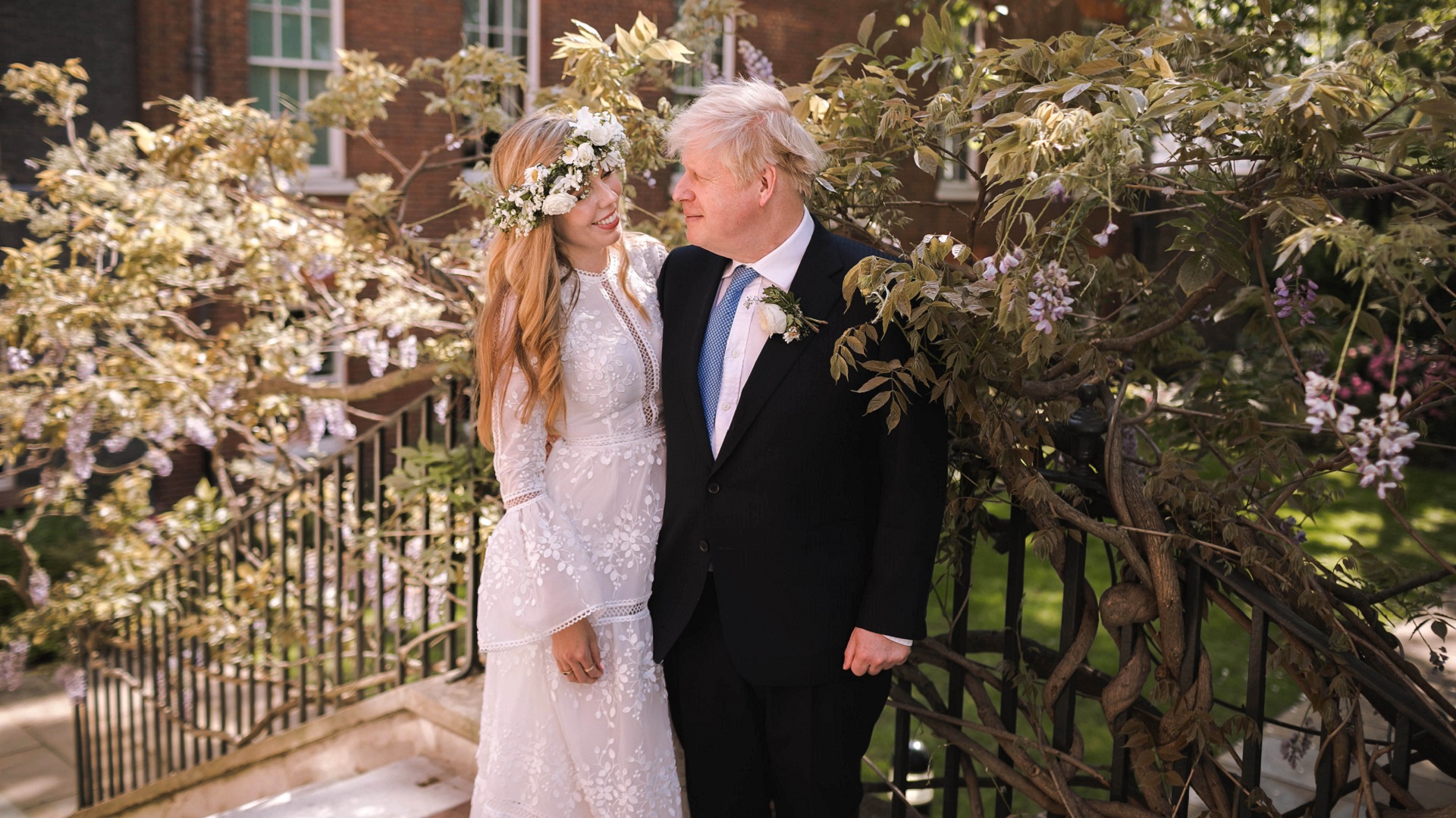 Big Issue vendor at Boris Johnson and Carrie Symonds' wedding