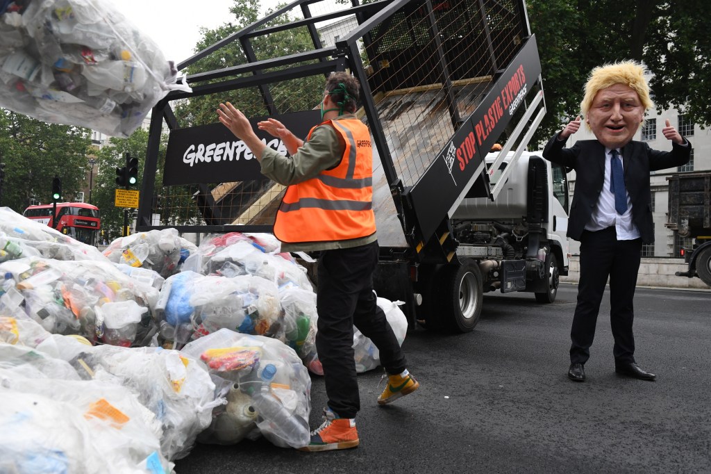Greenpeace dumps 625kg of plastic waste at the Prime Minister’s gate