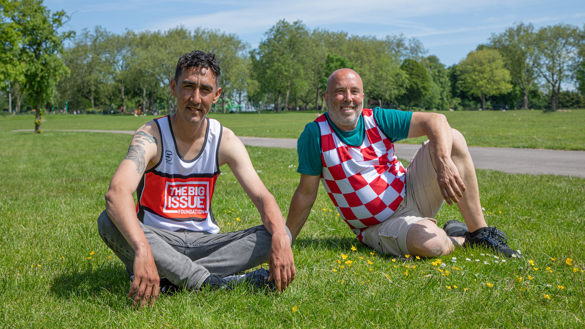 Big Issue vendors run London Marathon