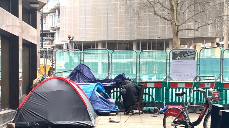 Tents in Butler Place in London, ont far from the houses of parliament