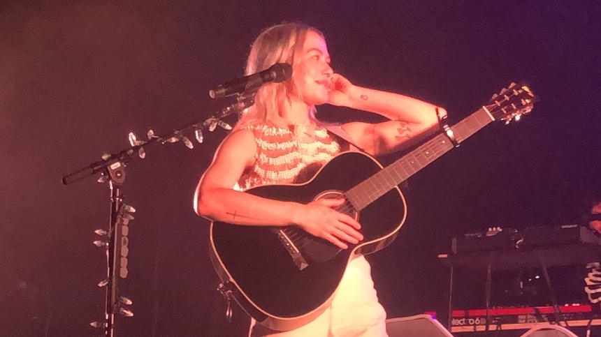 Phoebe Bridgers at the Barras