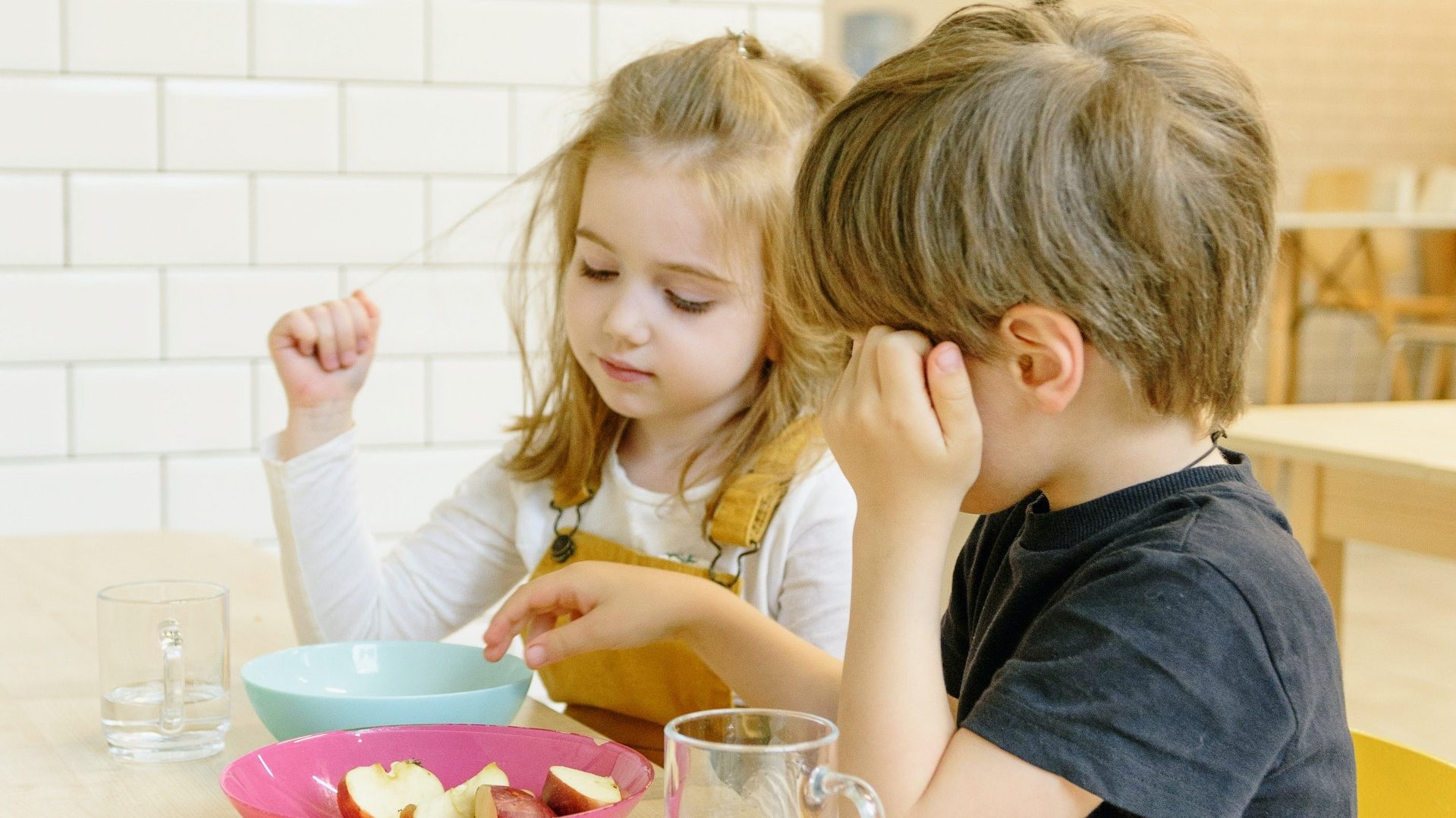 Image of children eating/ Breakfast clubs/ Labour/ Childcare