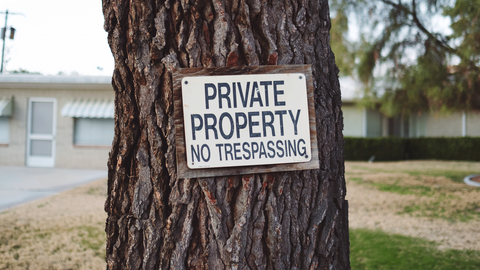 No trespassing sign