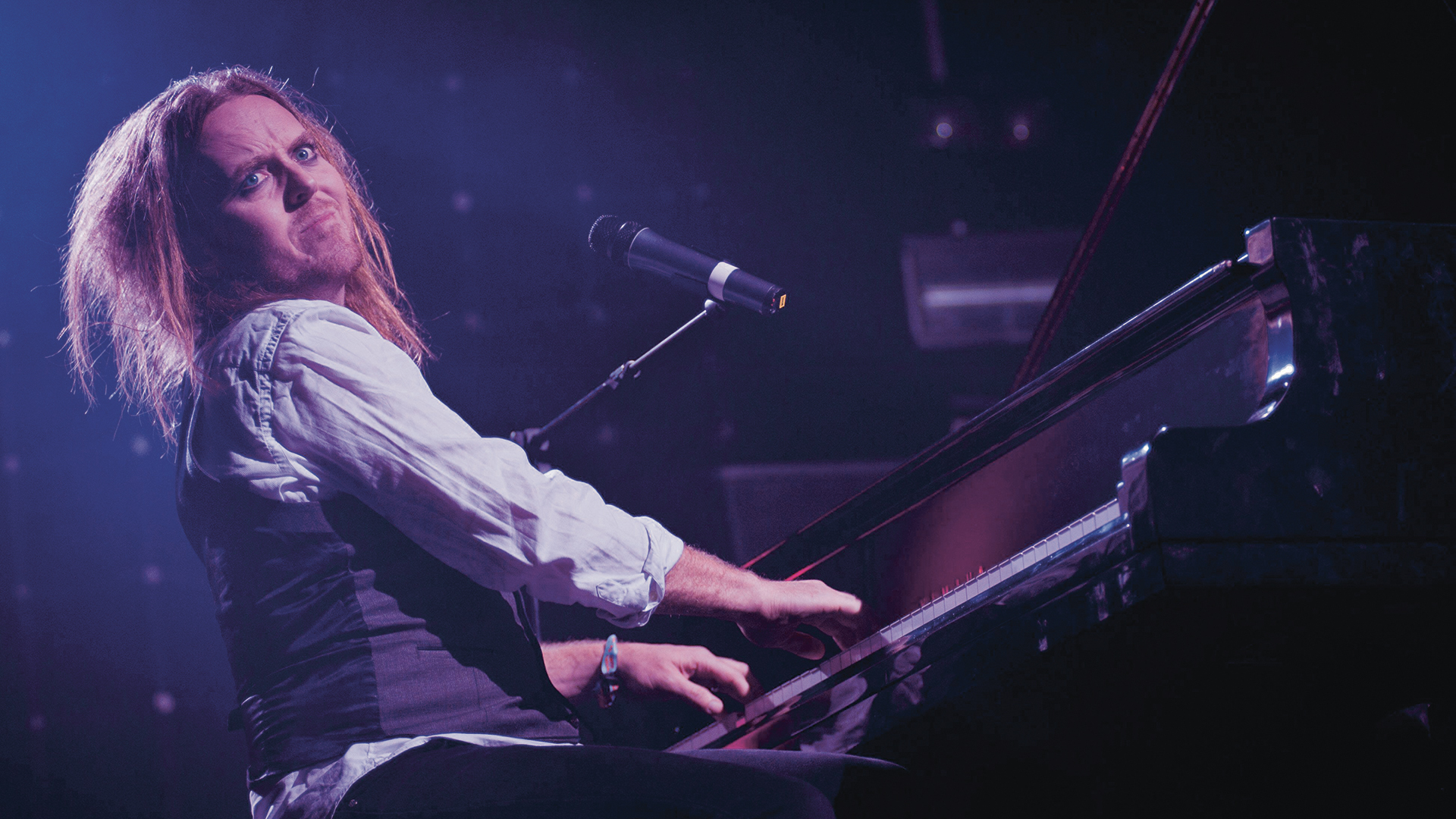 Tim Minchin performing at Camp Bestival