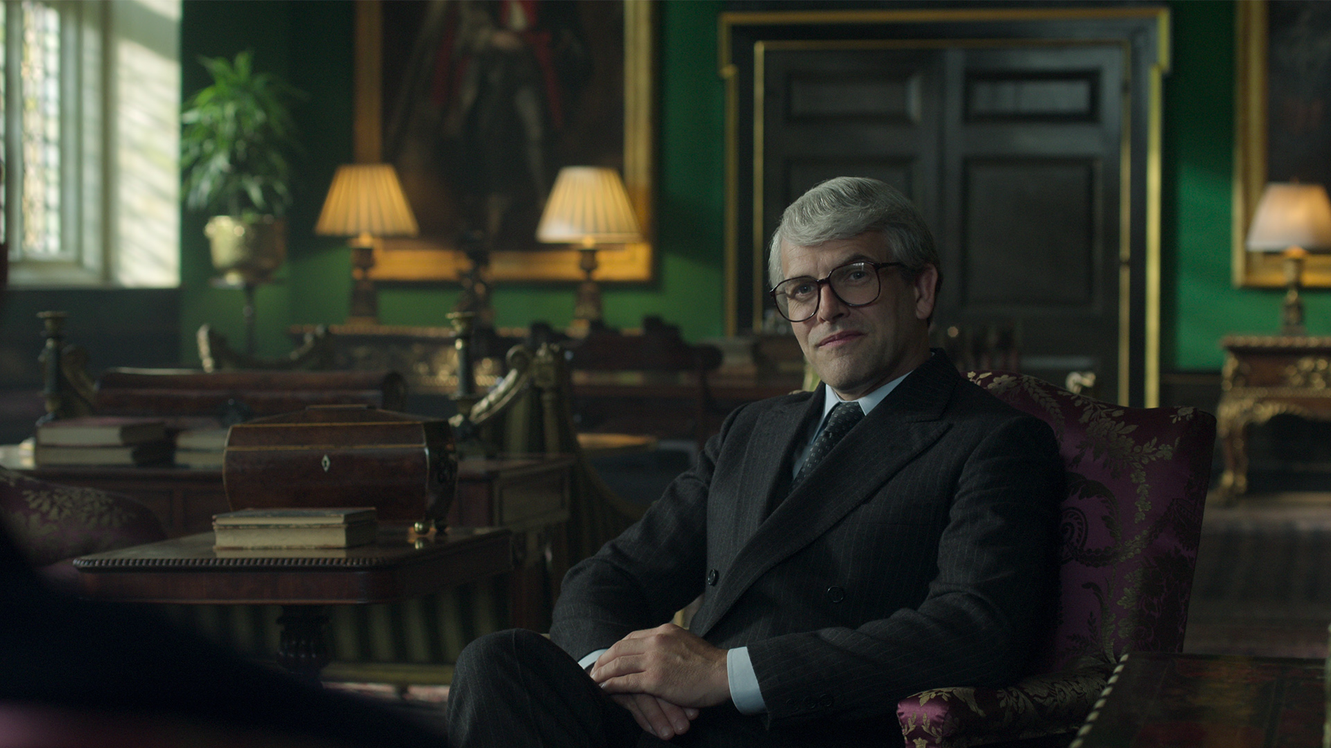 Jonny Lee Miller as John Major. 