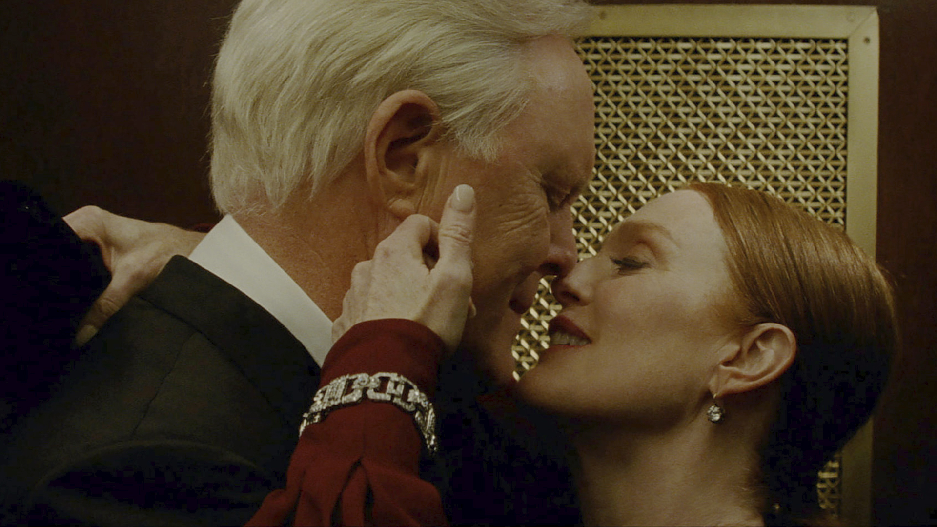 John Lithgow and Julianne Moore in Sharper