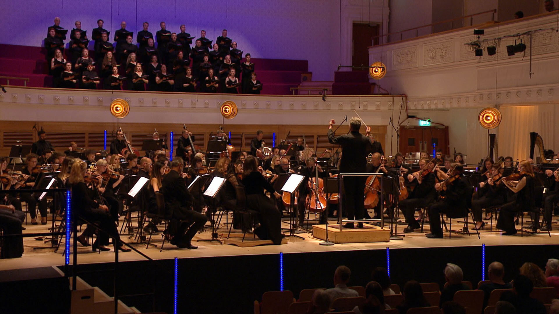 Conductor Ryan Wigglesworth with the BBC Scottish Symphony Orchestra and BBC Singers at Glasgow’s City Halls.