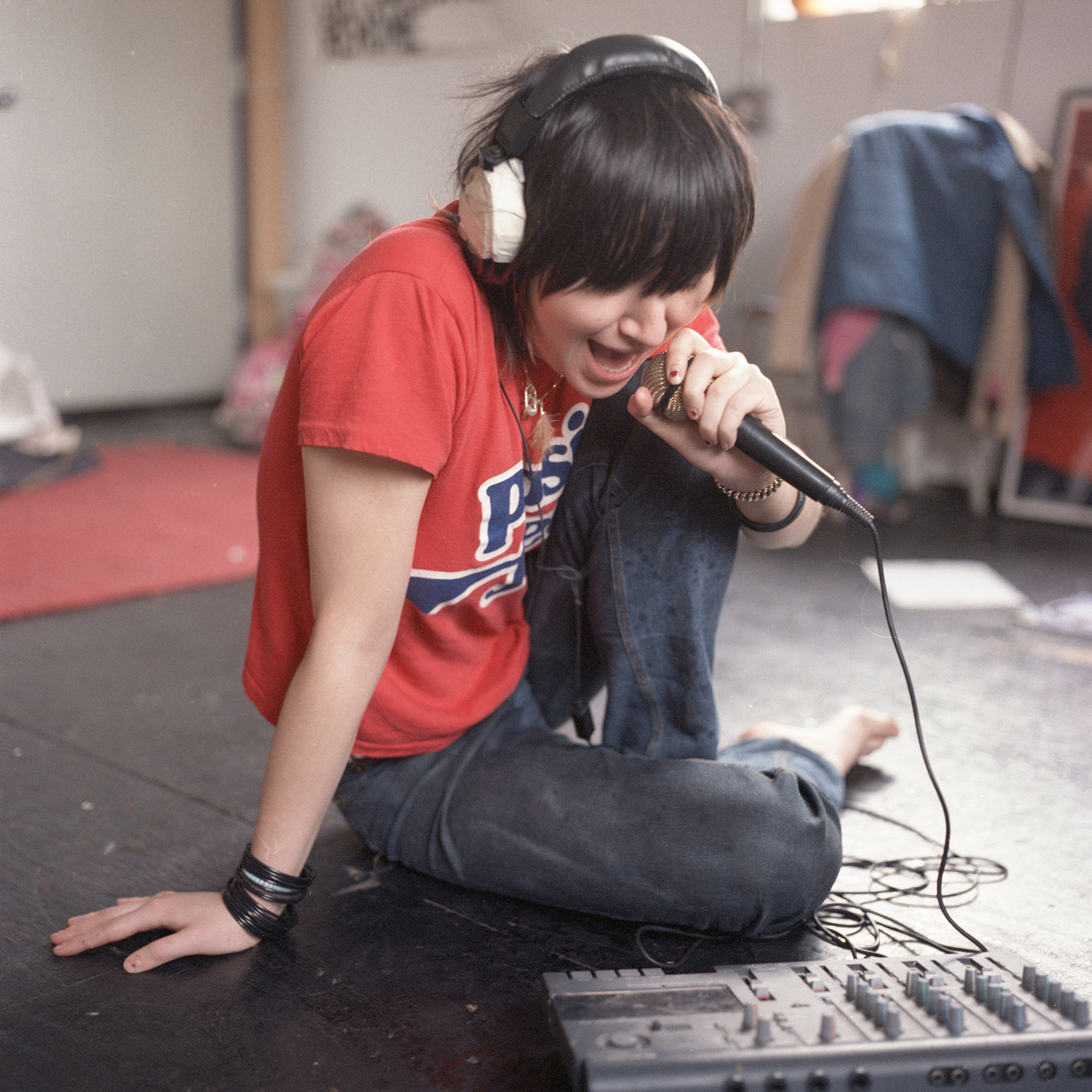 Karen O records on the floor