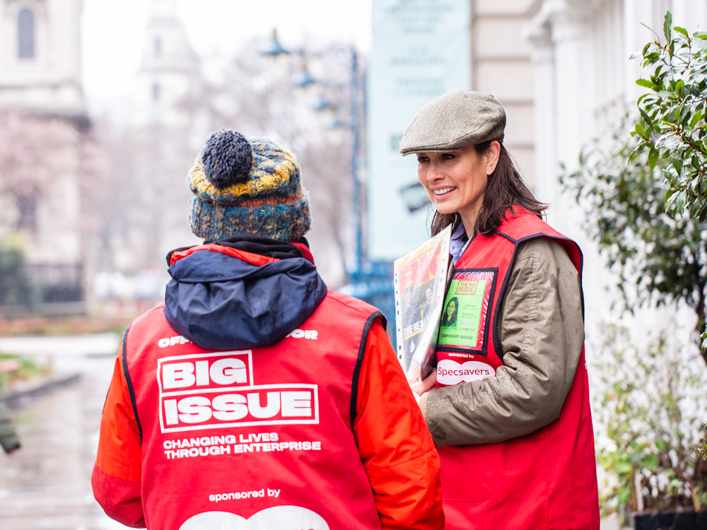 Melanie Sykes with Big Issue vendor Kelvin