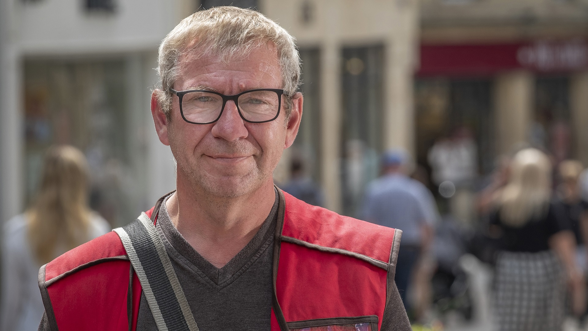 Big Issue vendor Ian Duff on selling the magazine in a heatwave