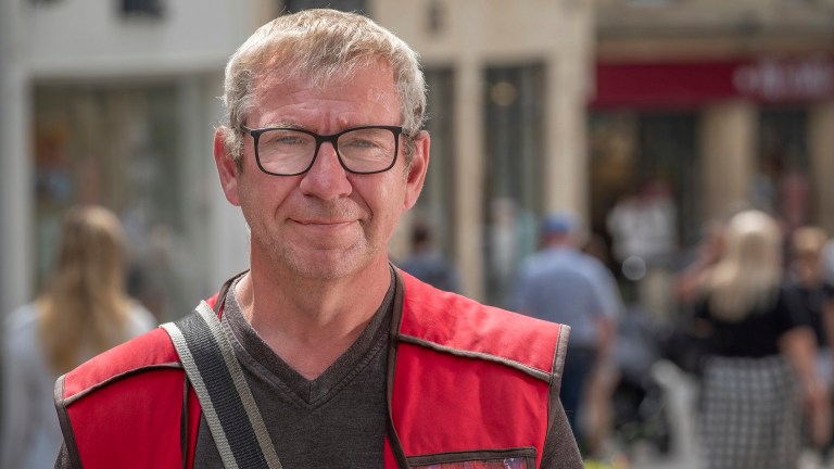 Big Issue vendor Ian Duff on selling the magazine in a heatwave