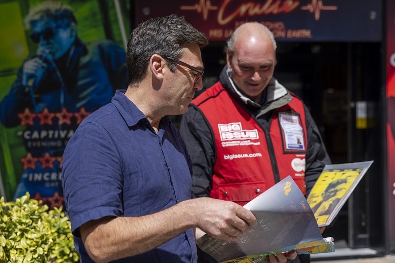 Andy Burnham and Big Issue vendor Colin