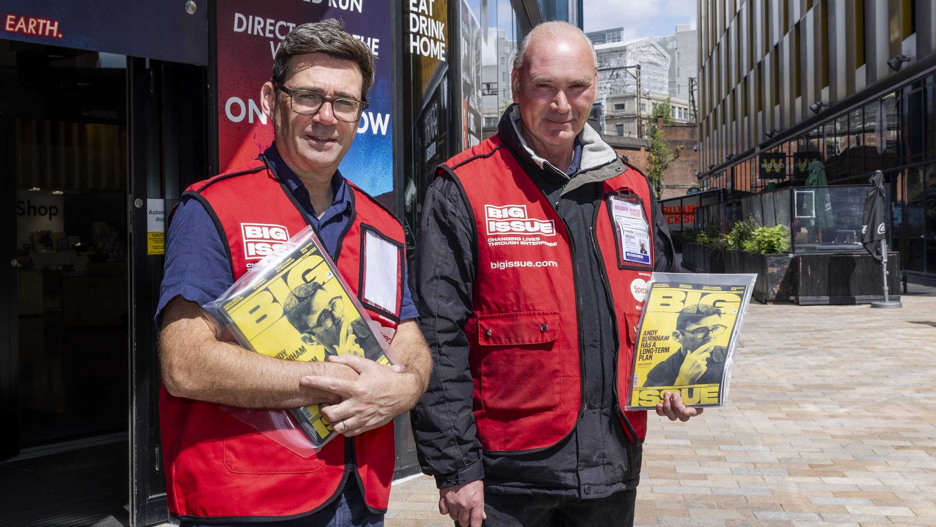 Andy Burnham with Big Issue vendor Colin