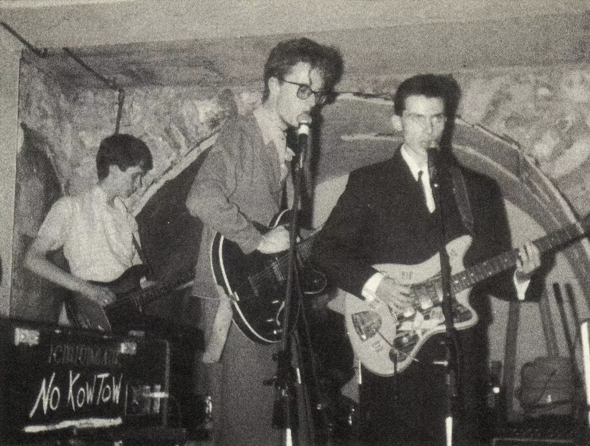 B&W photo of Pulp playing Moles in 1992