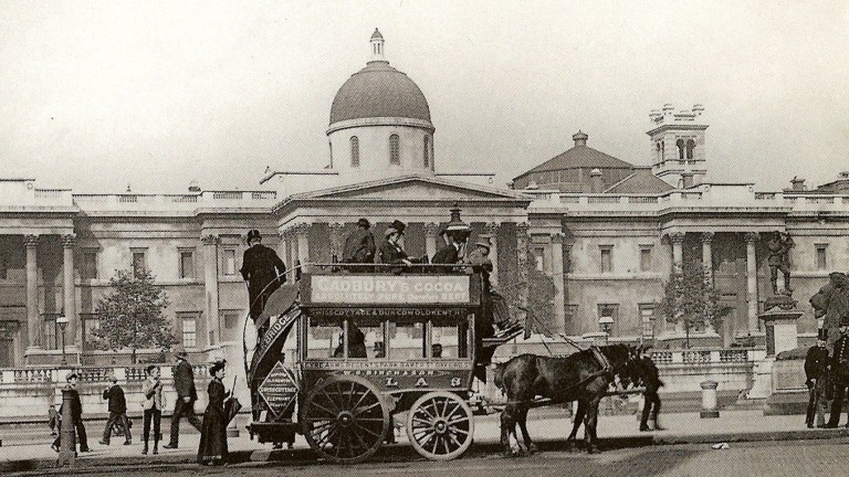 Black and white photo of horse bus in trafalgar square