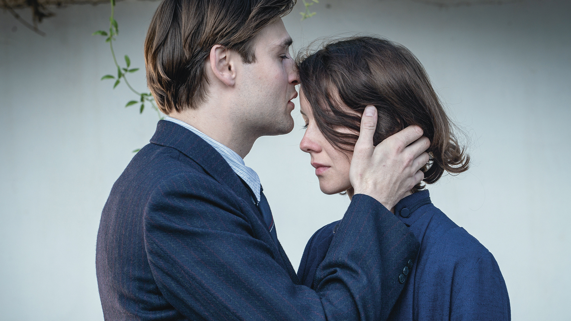 Irina Starshenbaum as Shoshana and Douglas Booth as Tom in Shoshana