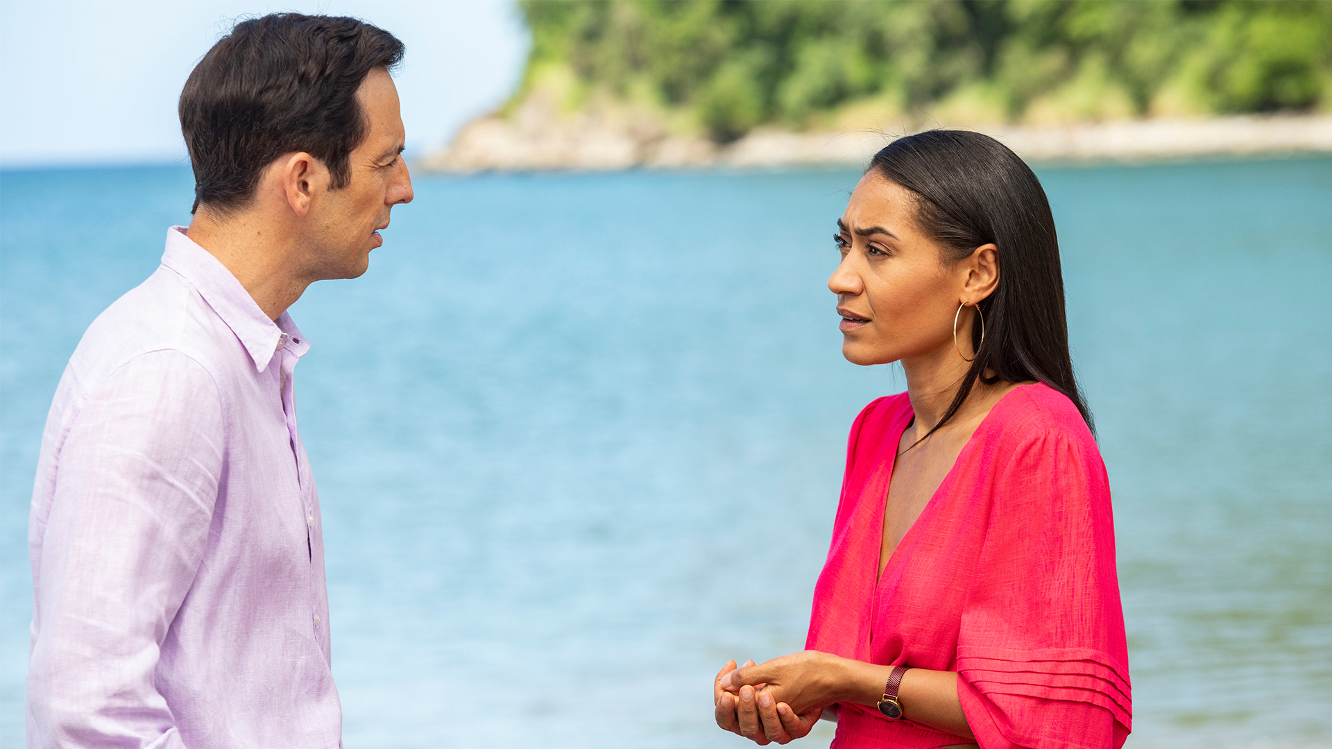 DI Neville Parker (RALF LITTLE) and Florence (JOSEPHINE JOBERT) in Death in Paradise