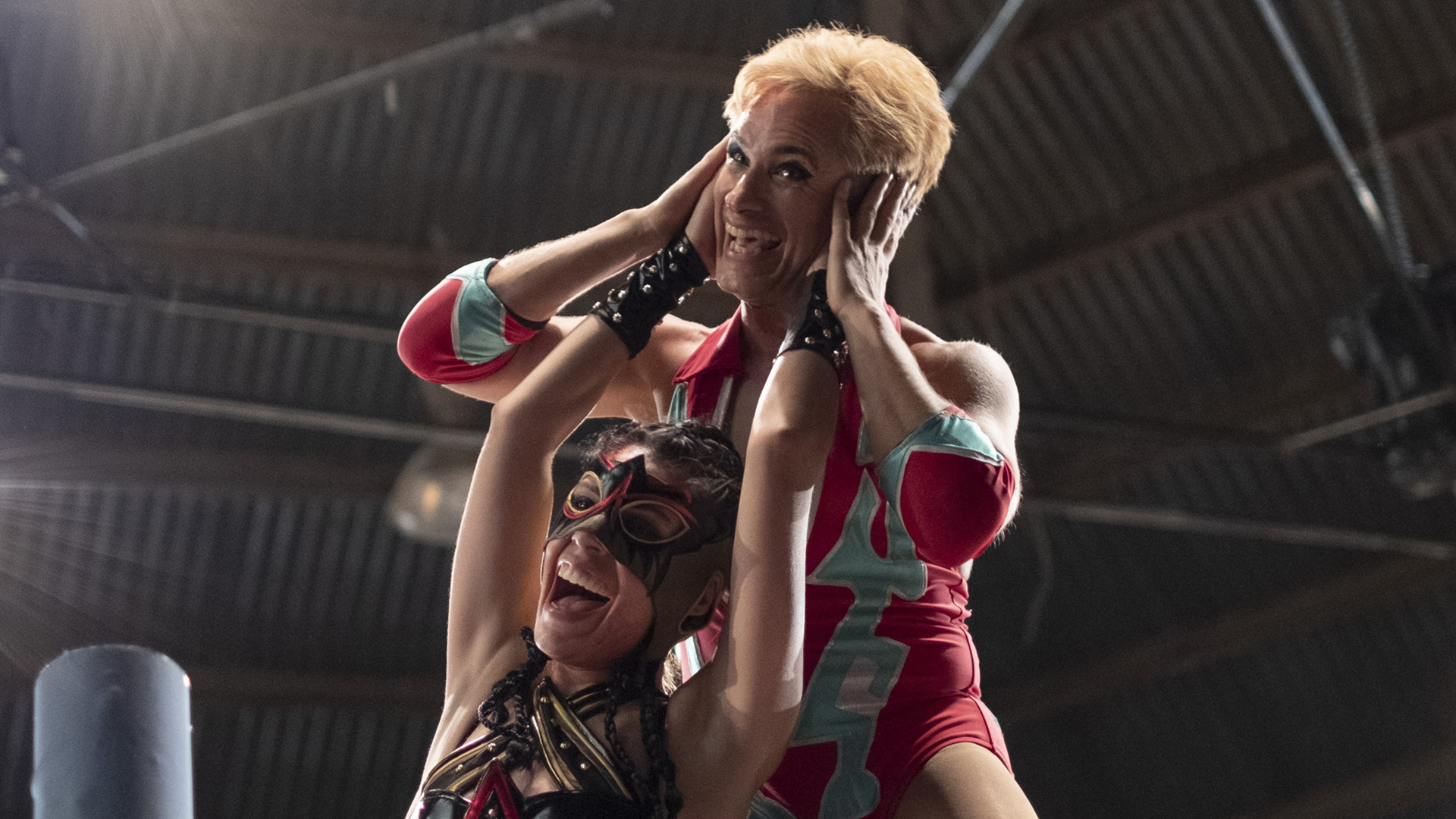 Saúl Armendáriz, a homosexual amateur wrestler from Texas, becomes a star when he creates the character Cassandro, the `Liberace of Lucha Libre.'