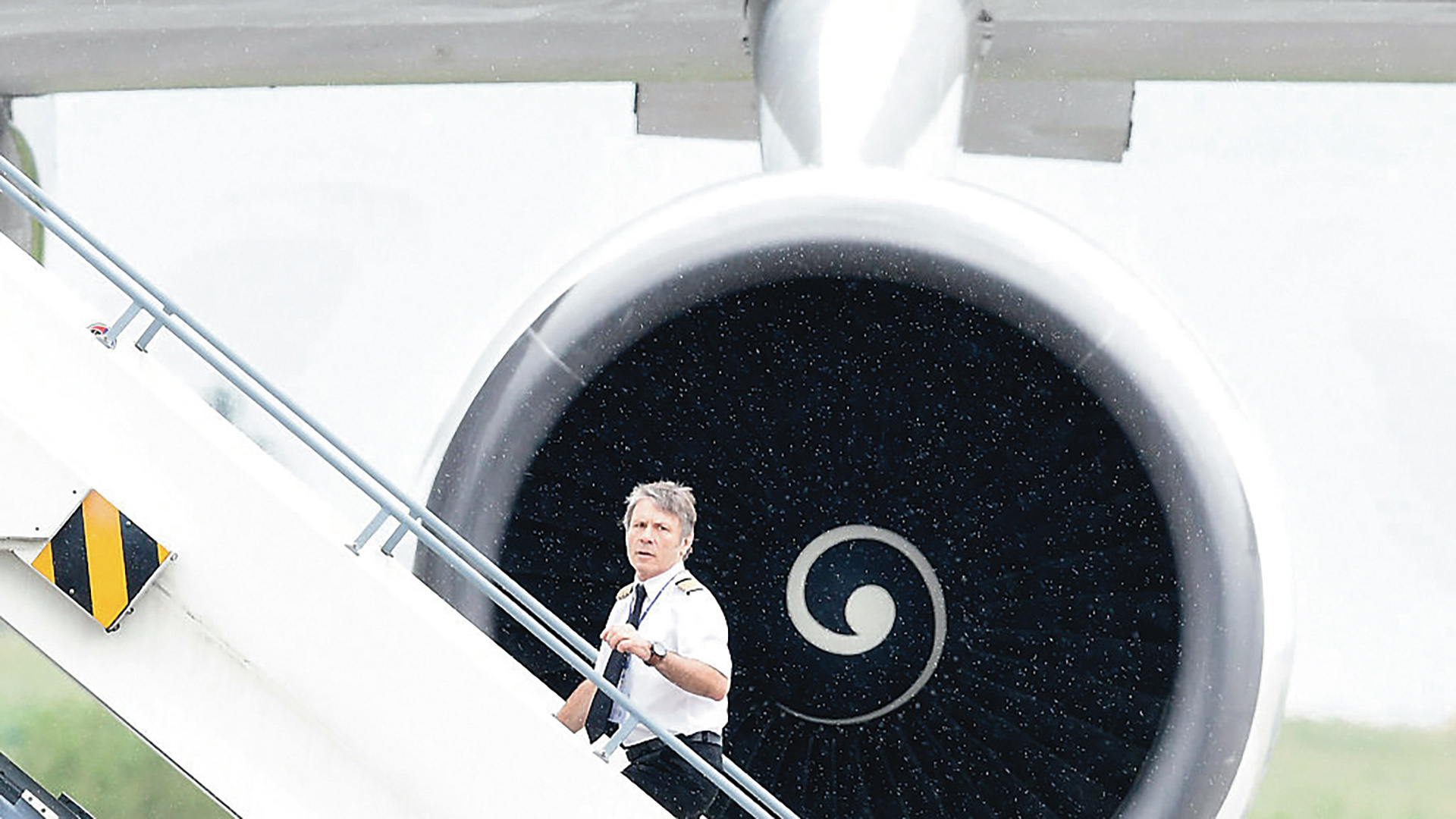 Pilot Bruce Dickinson boarding the band’s Boeing 747 at Schoenfeld airport