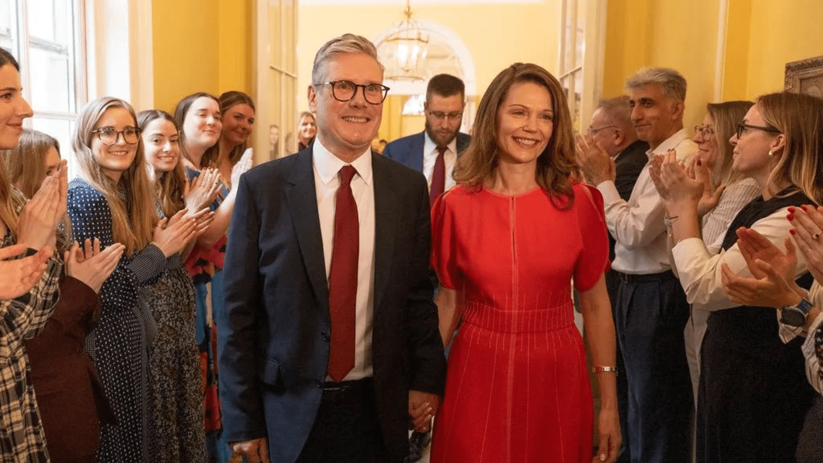 Keir Starmer and his wife Victoria enter 10 Downing Street