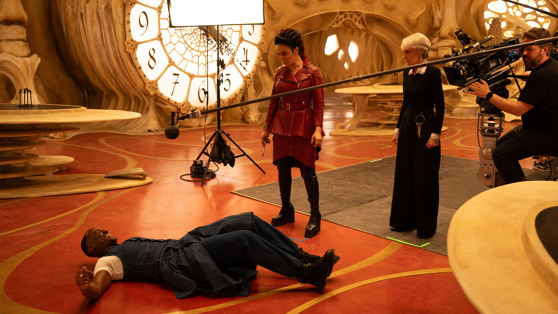 Ncuti Gatwa filming Doctor Who with Archie Panjabi and Anita Dobson