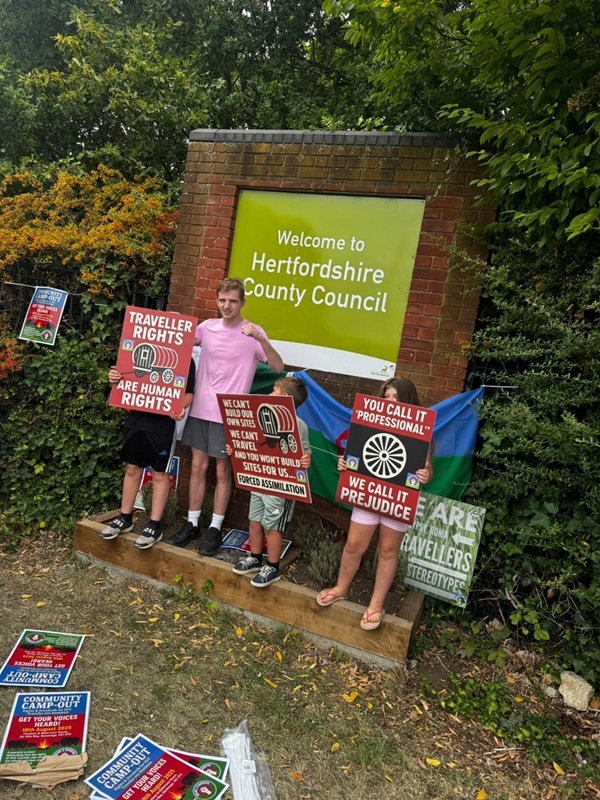 Rally for Ver Meadows residents at Hertfordshire County Council.