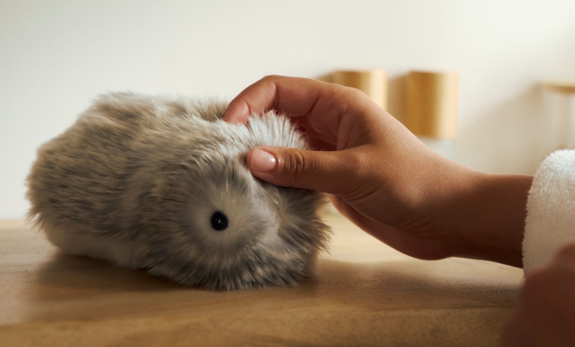 someone stroking moflin