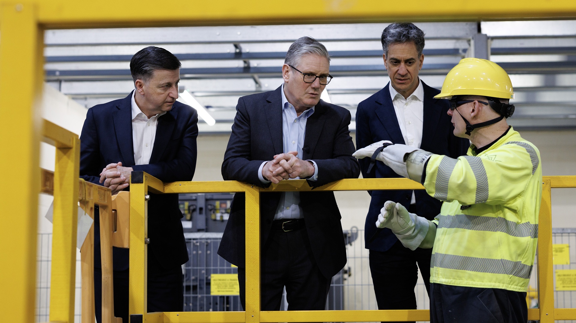Keir Starmer and Ed Miliband visit an energy provider training centre