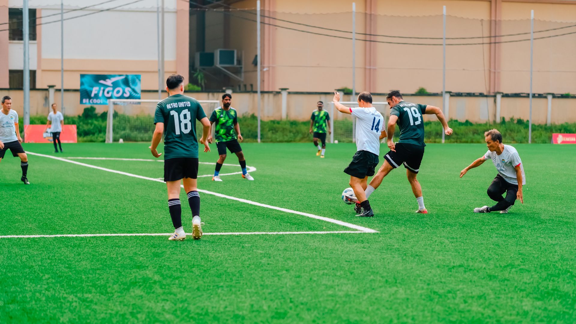 A picture of people playing football