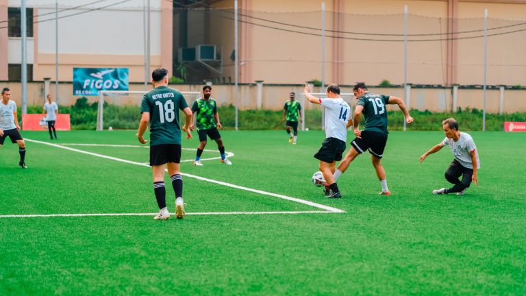 A picture of people playing football