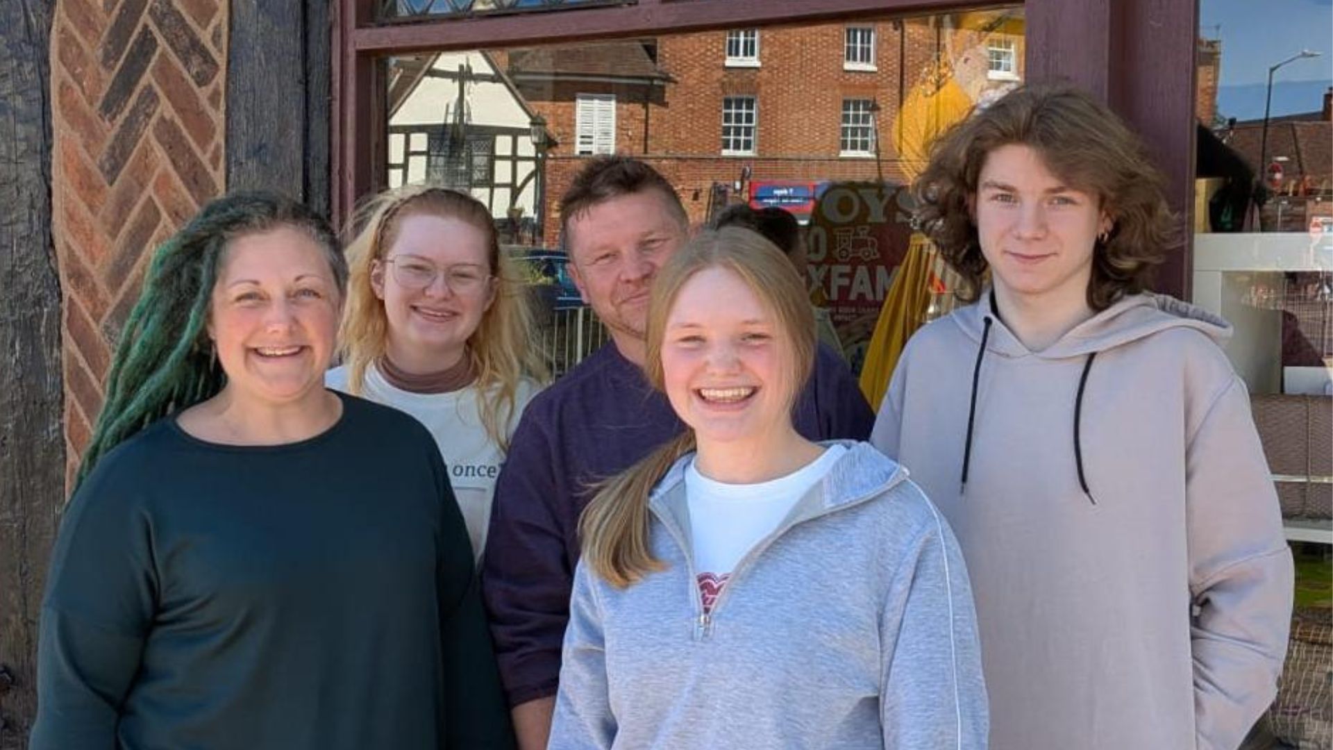 Ellie and her family, including her children who live with cystic fibrosis