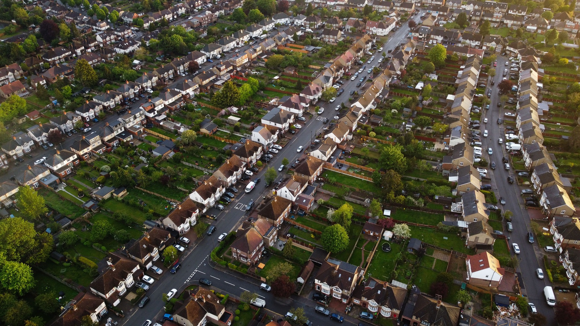 a housing estate in Luton pictured from the air