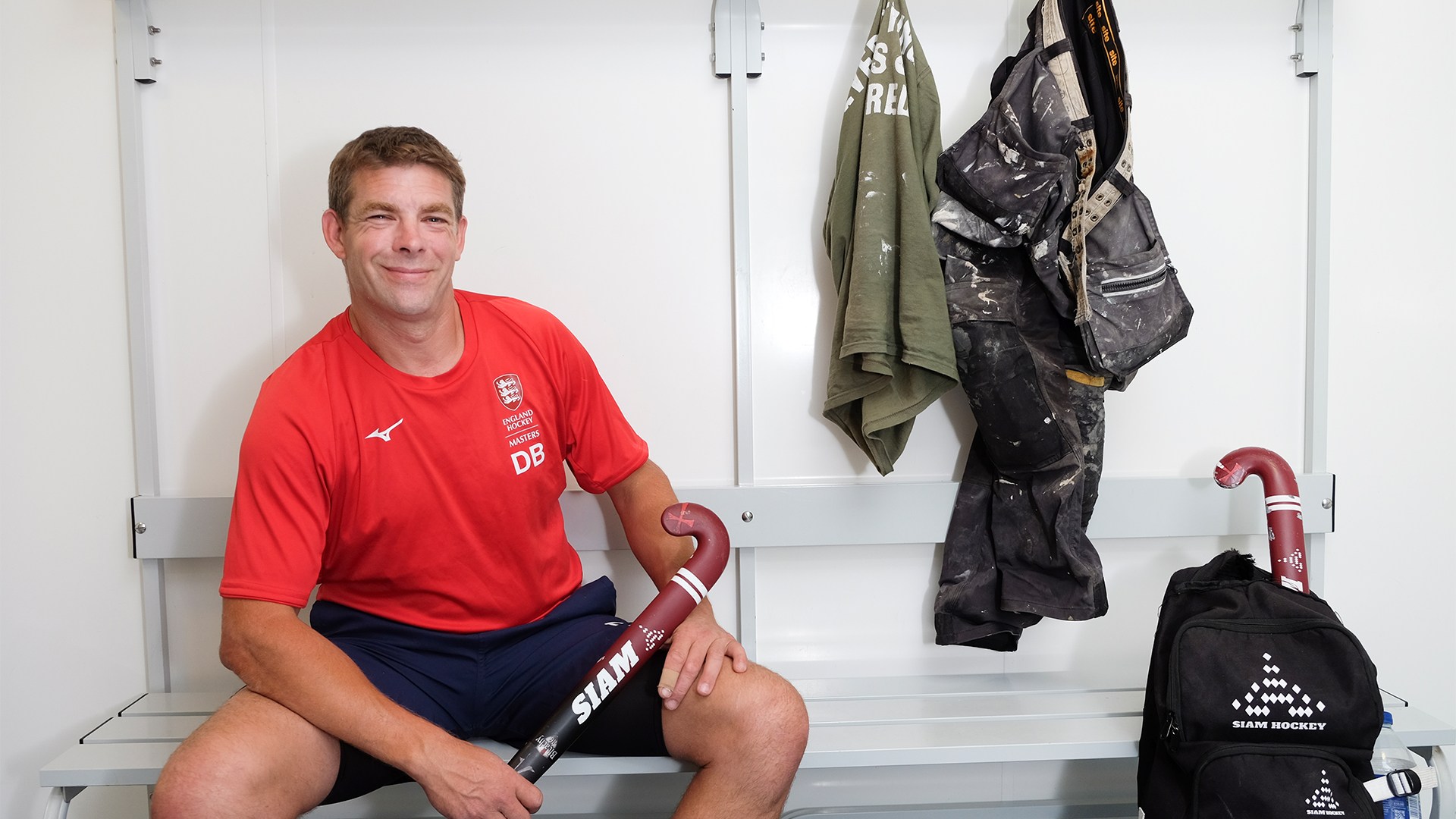 Former Big Issue player turned hockey player Dan Bleach in a changing room